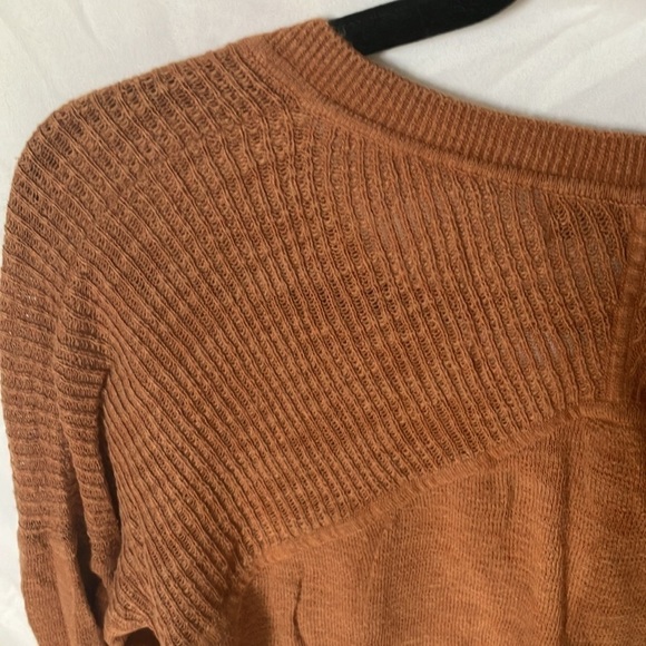 Banana Republic: Rust colored, oversized, sheer shoulders, lightweight sweater-S - Picture 13 of 16